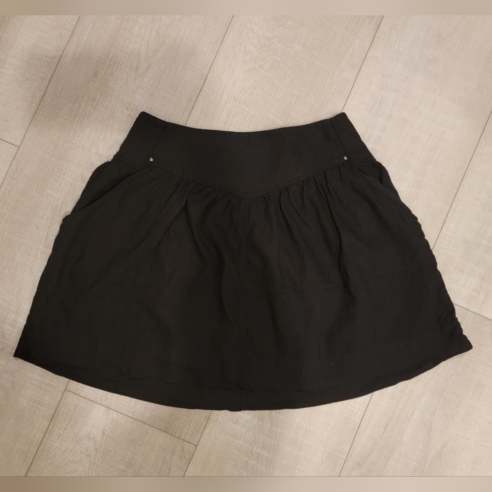 Aritzia Wilfred black mini skirt size 8